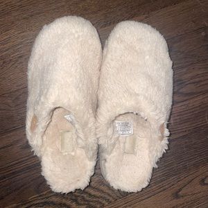 Gently used ugg slippers